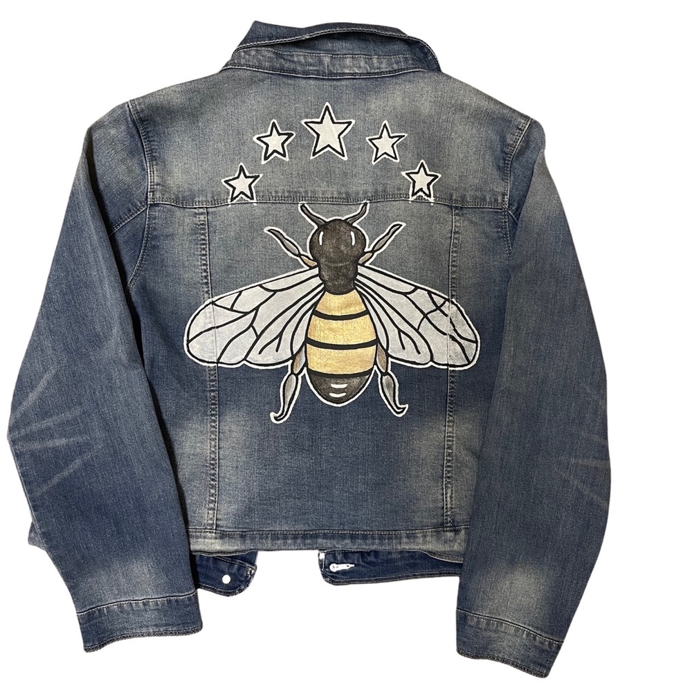 Vintage Denim jacket hand painted 🖌🐝